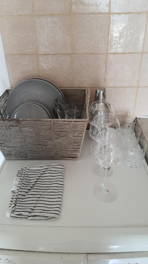 Chambre Paisible Chez L'Habitant En Rez De Chaussee Avec Salle D'Eau 10 Min Gare Et Centre Ville Evreux Bagian luar foto